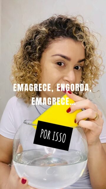 📣Não é falta de disciplina, vc só funciona diferente dos outros!!!
#nutricao #suplementos #cirurgia #performance #perderpeso #cuidado #emagrecer #emagrecimento
Todo mundo tem um centro que dispara a fome e outro que controla a fome. Nas pessoas magras o centro que controla é mais ativo do que nas pessoas que têm dificuldade com o peso.
Por isso é tão difícil se controlar e isso é real!!
Tem 🧬 no meio disso tudo. E estar e se manter em um ambiente cheio de calorias vai gerar um descontrole permanente no cérebro e a fome vai ser superativada.
As novas medicações são potentes pq agem bem nos centros de controle.
Acontece que vc e a sua vida mudam ao longo do tempo… e o que antes dava certo, pode deixar de funcionar, pq o seu corpo se adapta 🤷♀️
O que dá pra fazer? Teoria do wazer… recalcular a rota!
O tratamento precisa ser reestruturado pra gerar novos estímulos p o seu corpo e dar trabalho pra ele se adaptar denovo. Entendeu? 😉
Predisposição genética NÃO É SENTENÇA!! Porque a força do ambiente pesa muito nessa ⚖️
Fez sentido pra vc? Me conta aqui 👇👇👇
Se quiser aprender mais… 📖
passa lá no blog: o link tá na Bio
